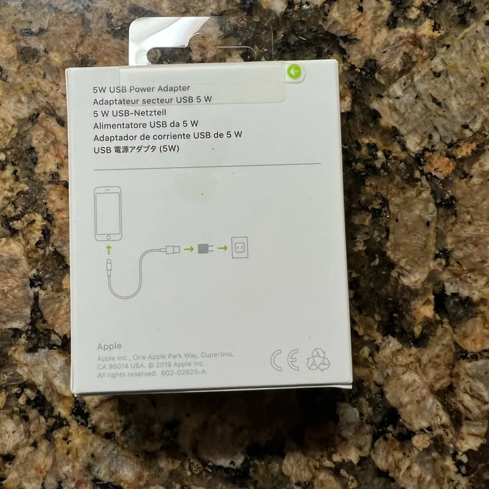 Apple 5W USB Power Adapter - Never opened
